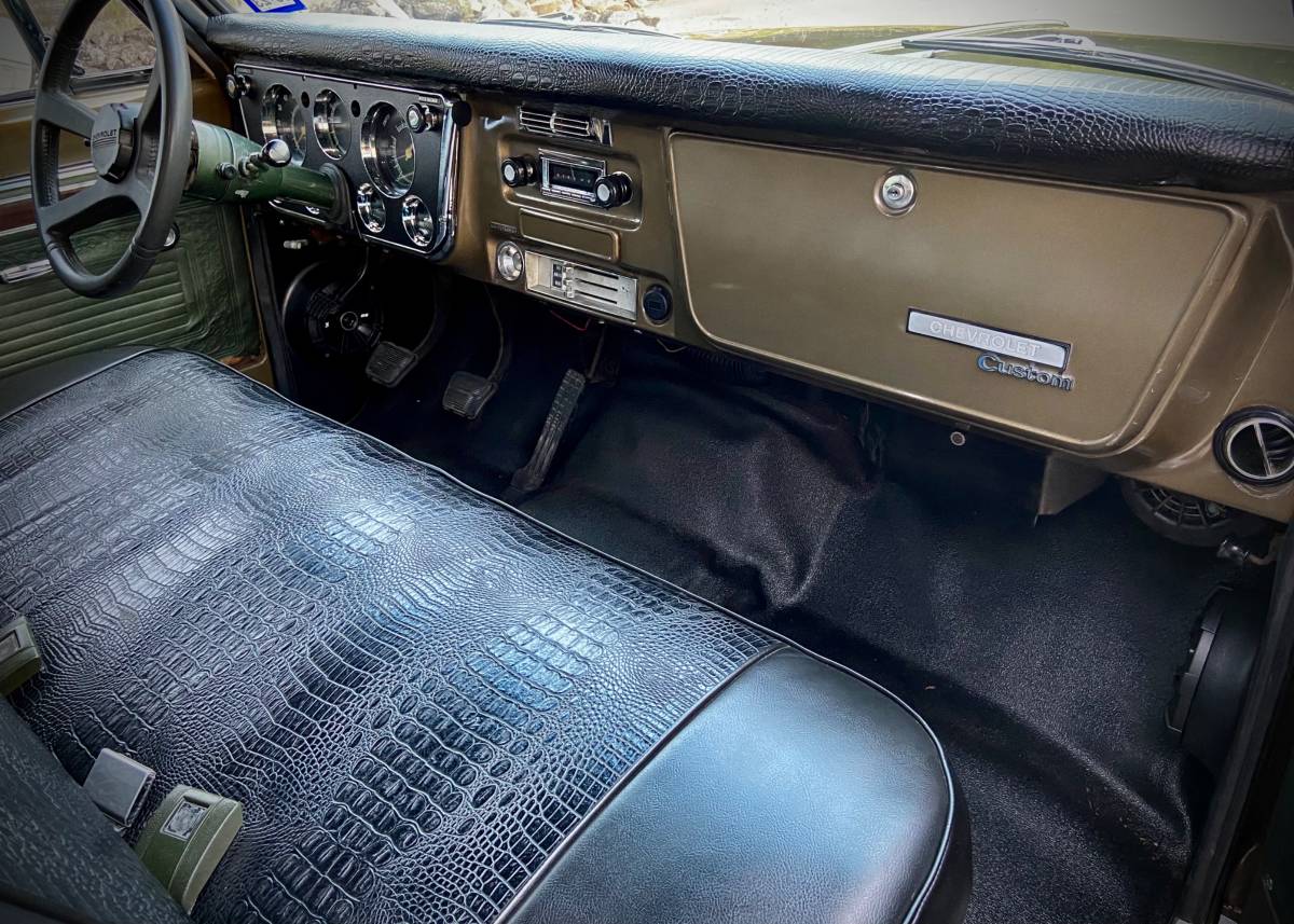 Chevrolet-c10-custom-1970-19
