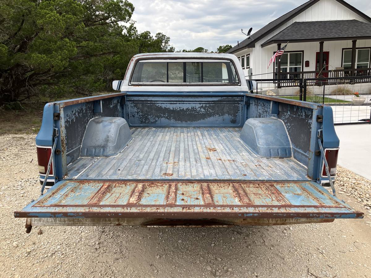 Chevrolet-c10-longbed-1984-10
