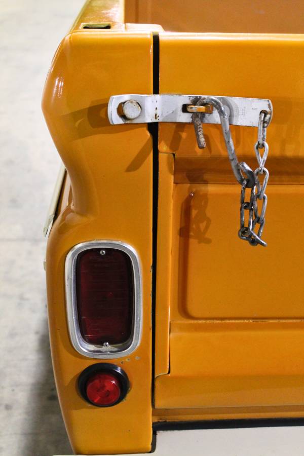 Chevrolet-c10-pickup-1965-custom-15