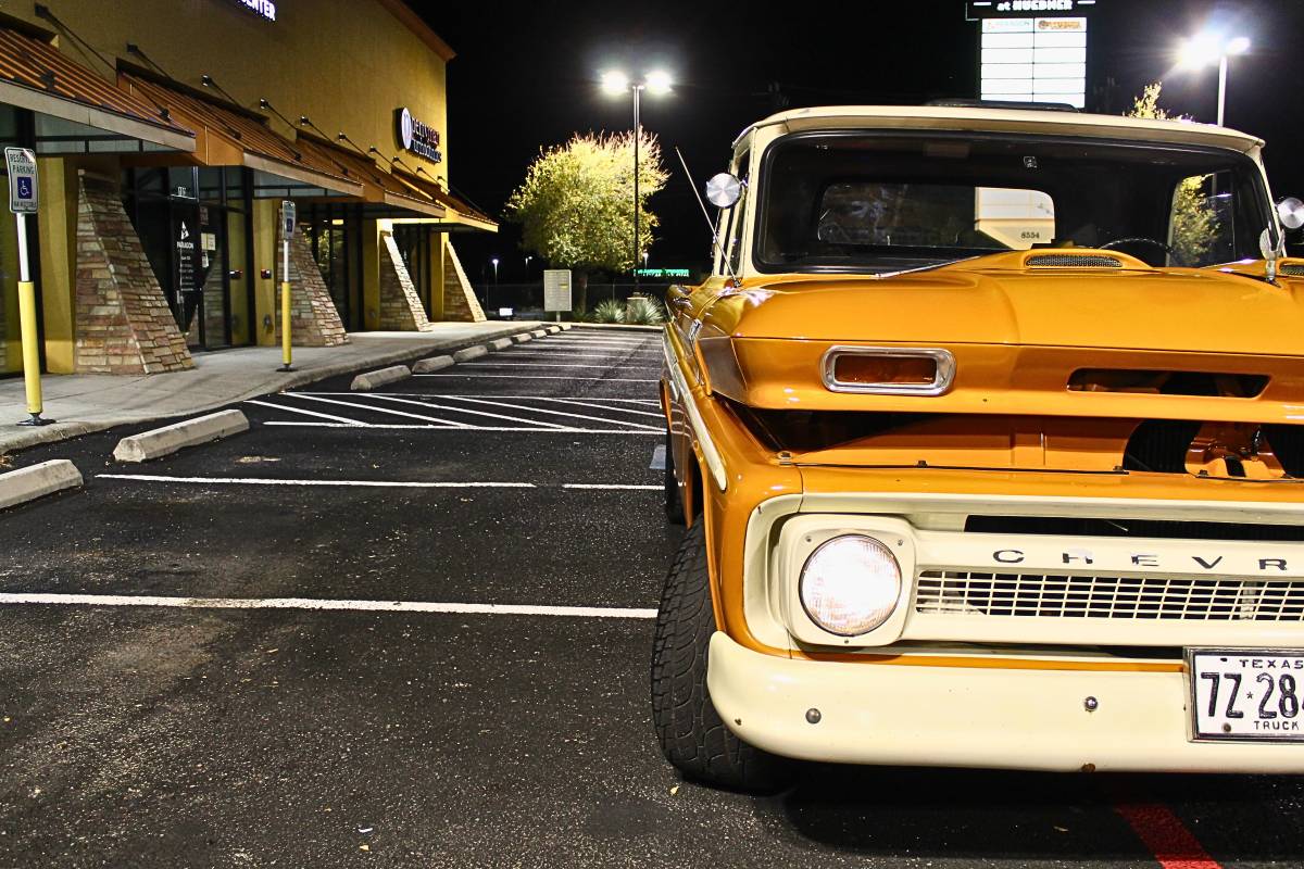 Chevrolet-c10-pickup-1965-custom-16