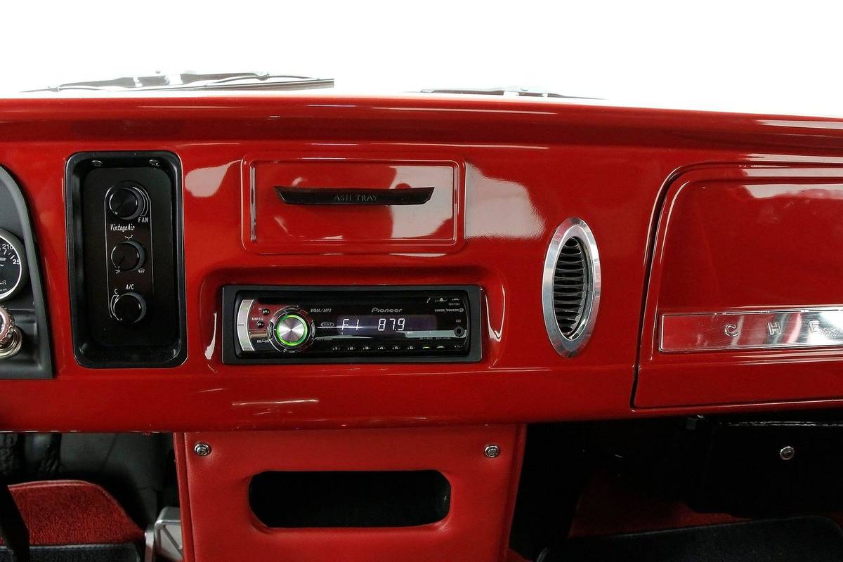 Chevrolet-c10-pickup-1965-red-17