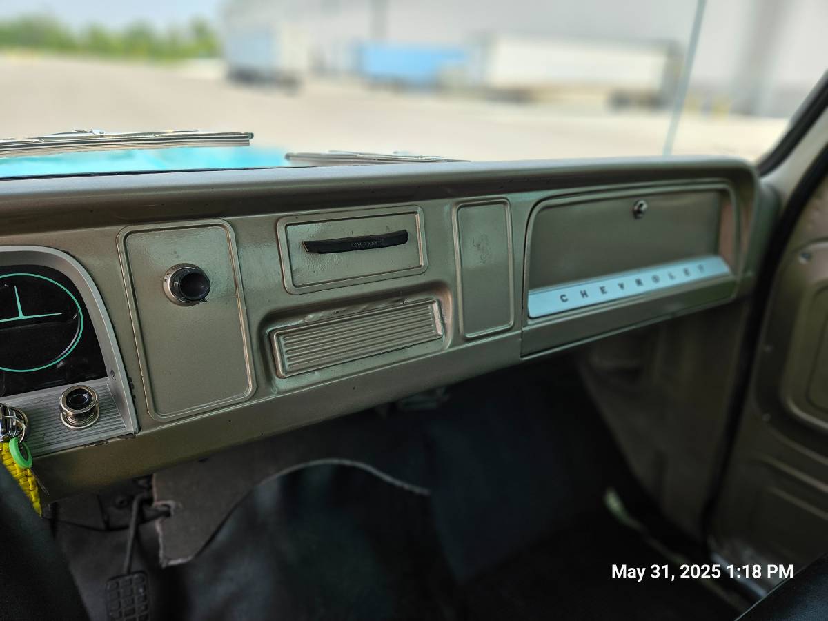 Chevrolet-c10-pickup-1966-blue-9