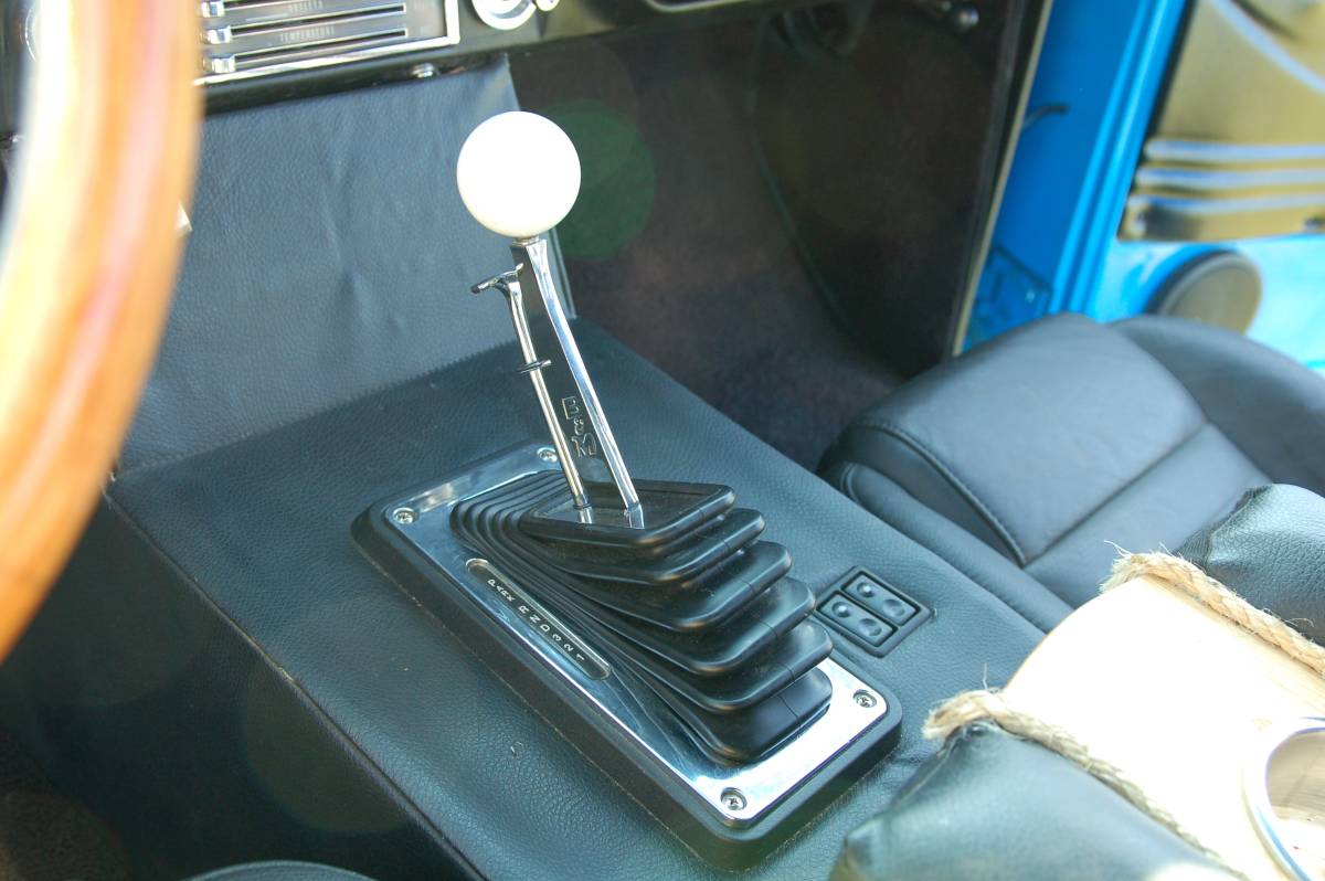 Chevrolet-c10-pickup-1967-blue-17