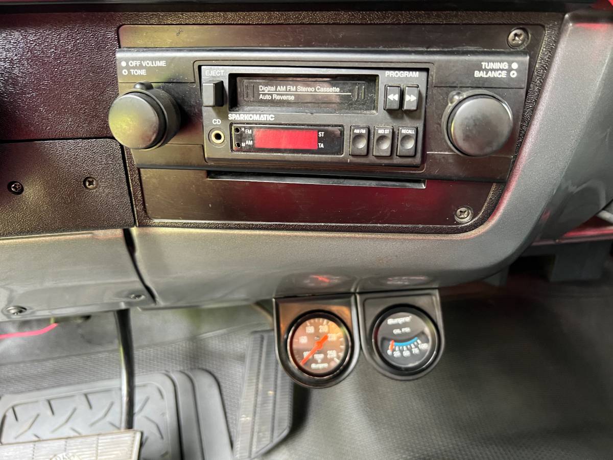 Chevrolet-c10-pickup-1986-custom-11