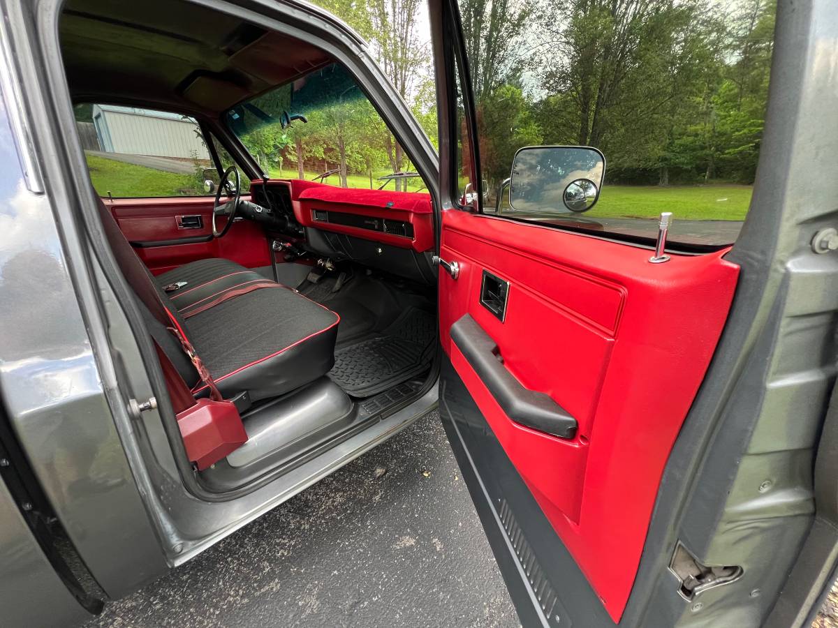 Chevrolet-c10-pickup-1986-custom-13