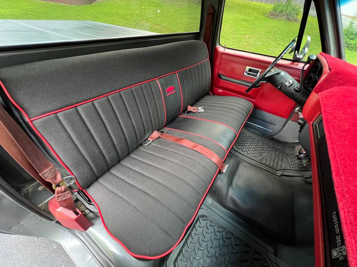 Chevrolet-c10-pickup-1986-custom-15