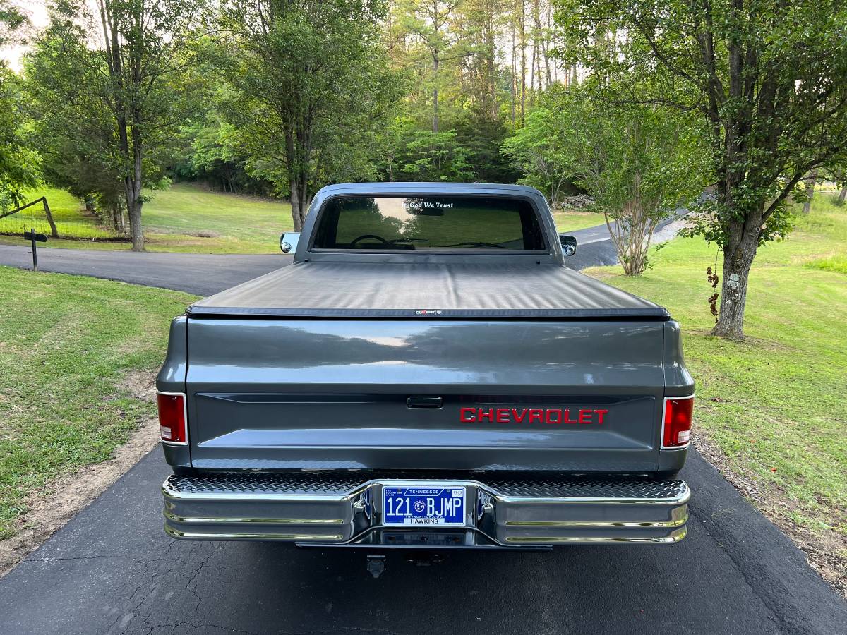 Chevrolet-c10-pickup-1986-custom-2