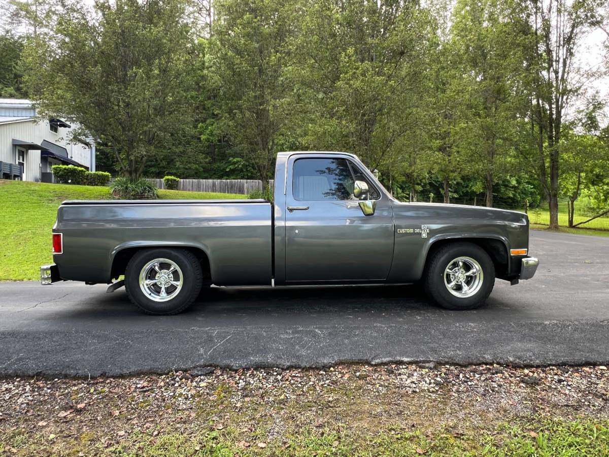 Chevrolet-c10-pickup-1986-custom-21
