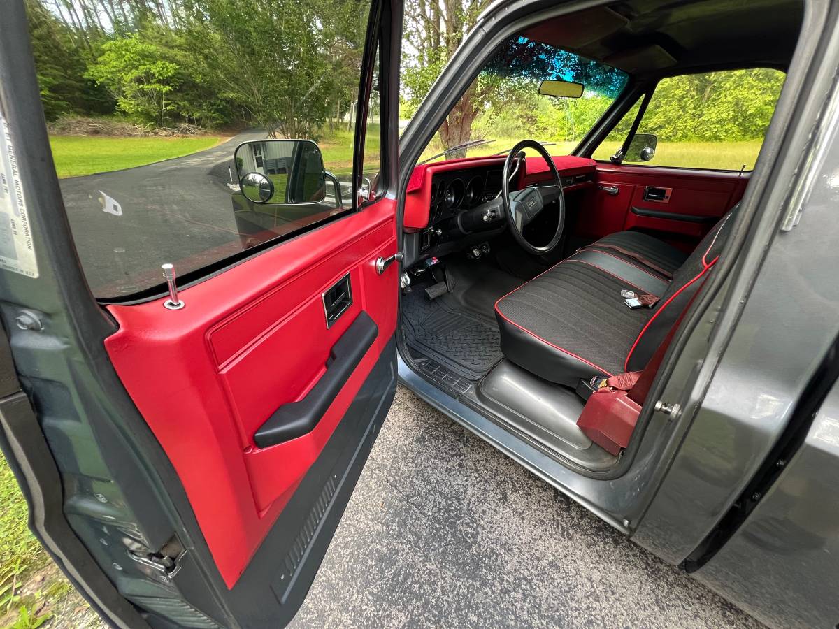 Chevrolet-c10-pickup-1986-custom-4