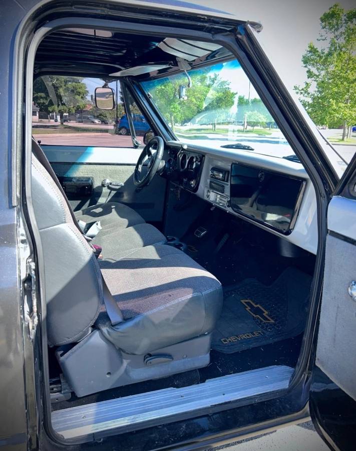 Chevrolet-c10-short-and-stepside-1970-grey-7