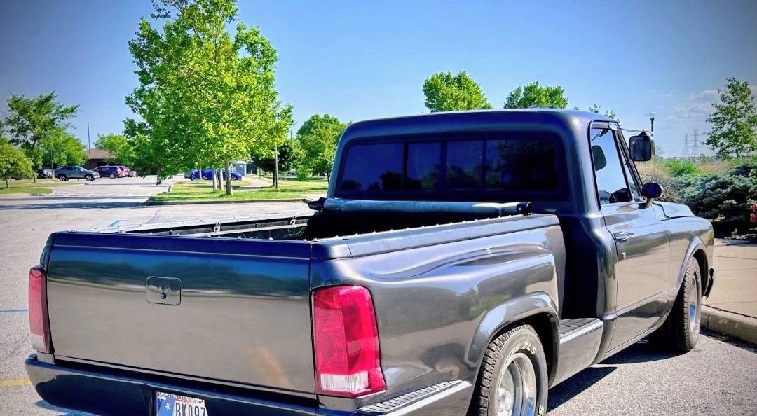 Chevrolet-c10-short-and-stepside-1970-grey
