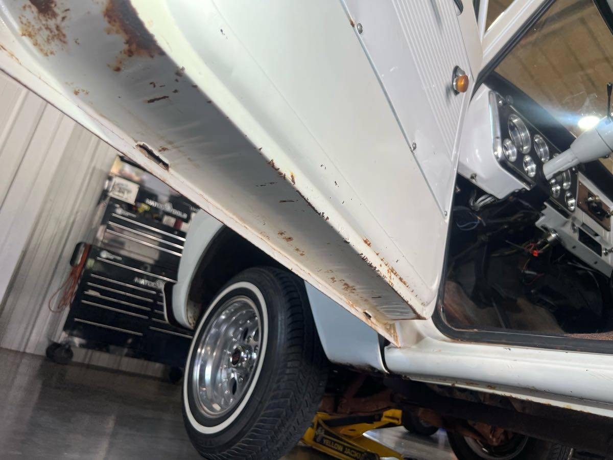 Chevrolet-c10-short-bed-1967-white-15