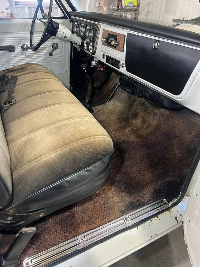 Chevrolet-c10-short-bed-1967-white-22