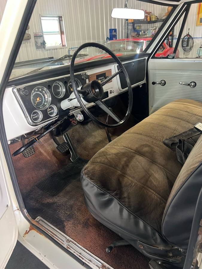 Chevrolet-c10-short-bed-1967-white-23