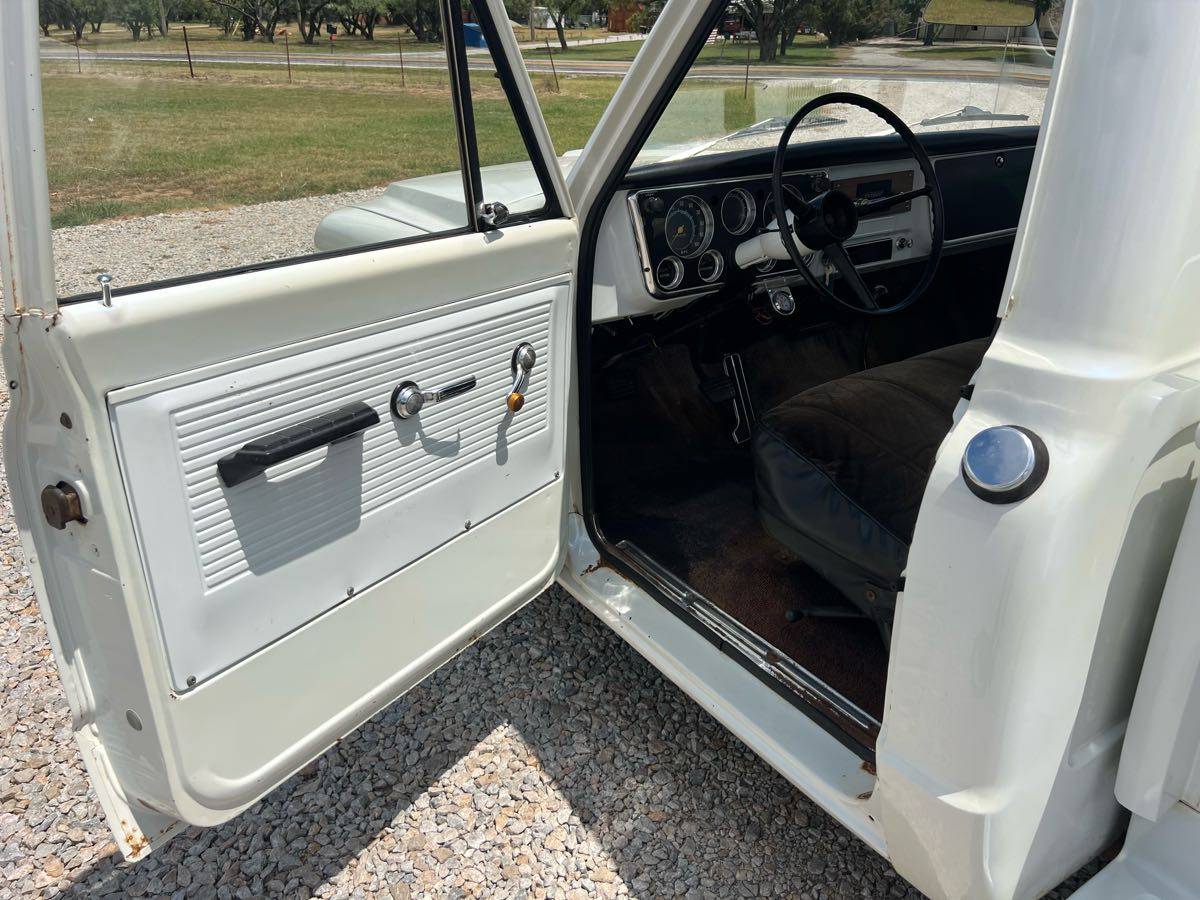 Chevrolet-c10-short-bed-1967-white-3