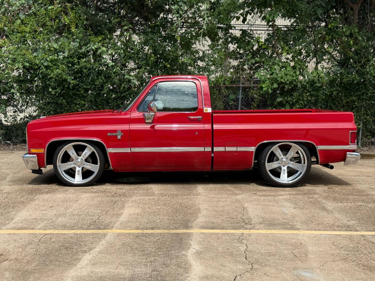 Chevrolet-c10-short-bed-1985-red-1