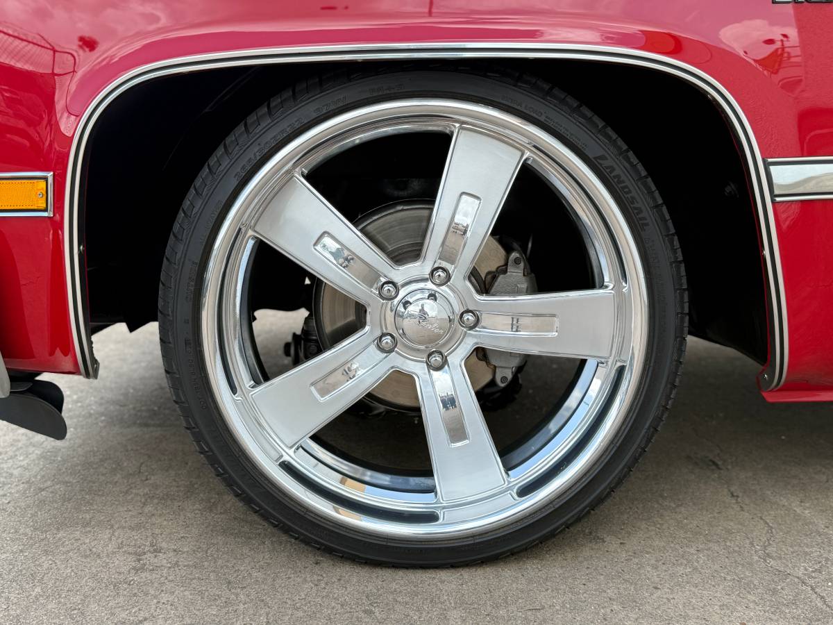 Chevrolet-c10-short-bed-1985-red-16