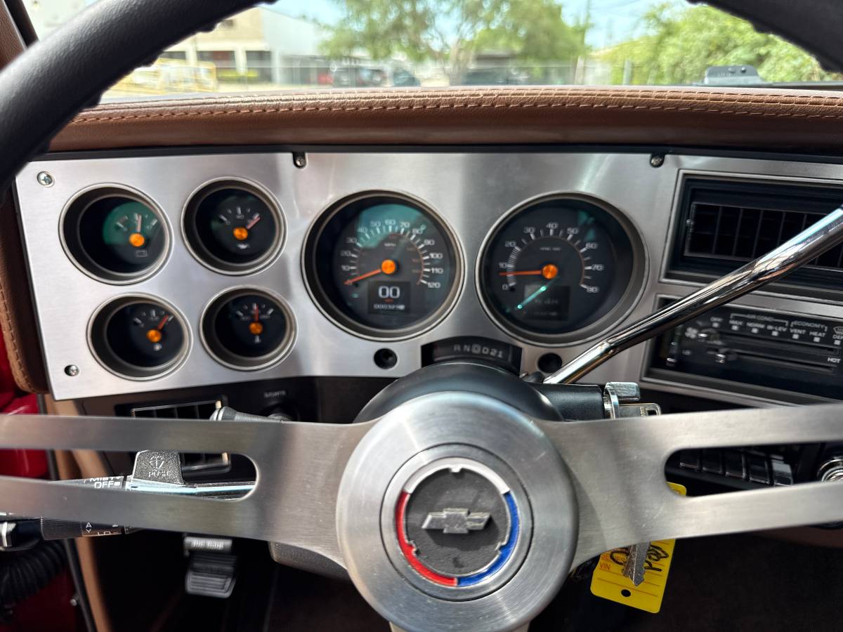 Chevrolet-c10-short-bed-1985-red-19