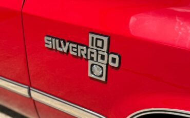 Chevrolet-c10-short-bed-1985-red-22
