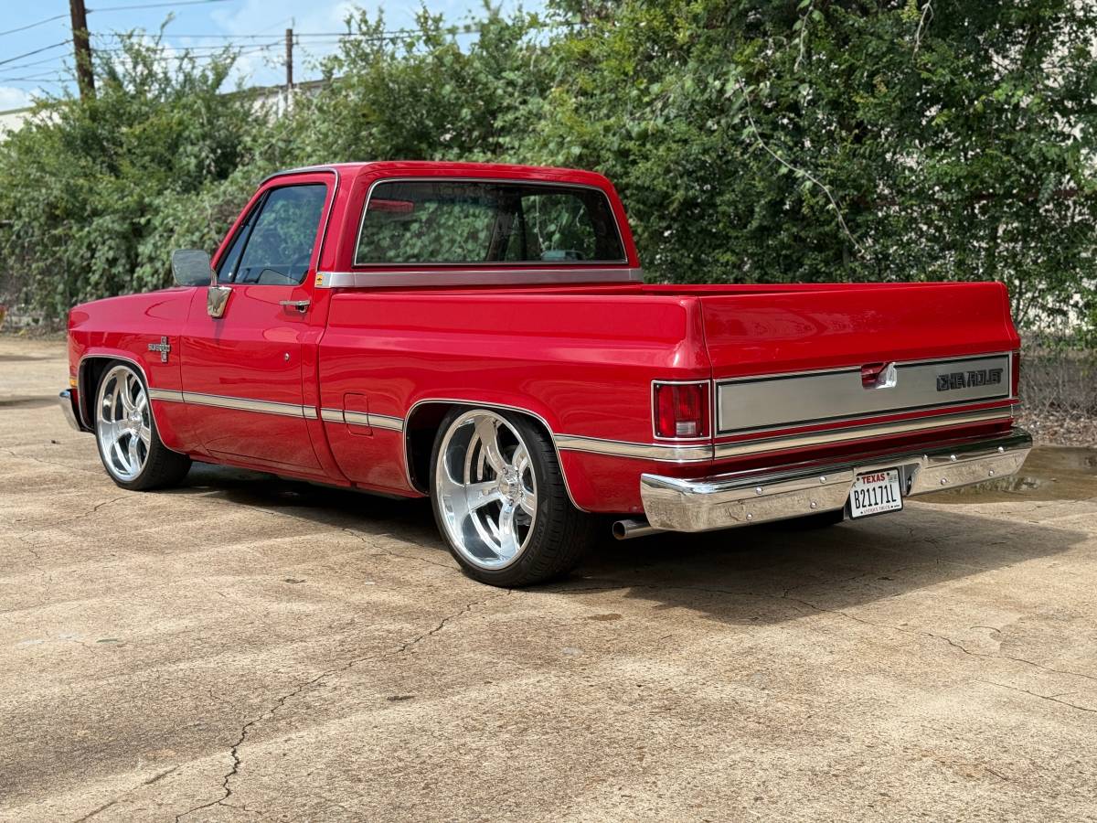 Chevrolet-c10-short-bed-1985-red-3