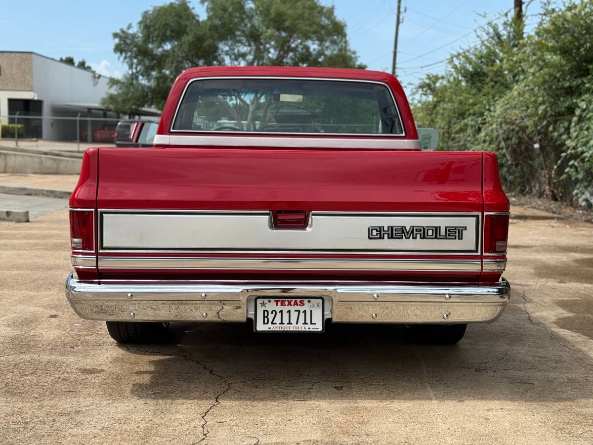 Chevrolet-c10-short-bed-1985-red-6
