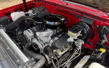 Chevrolet-c10-short-bed-1985-red-8