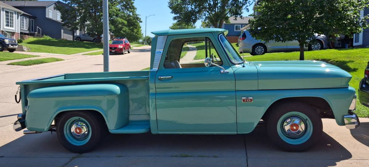 Chevrolet-c10-stepside-1966-green-10