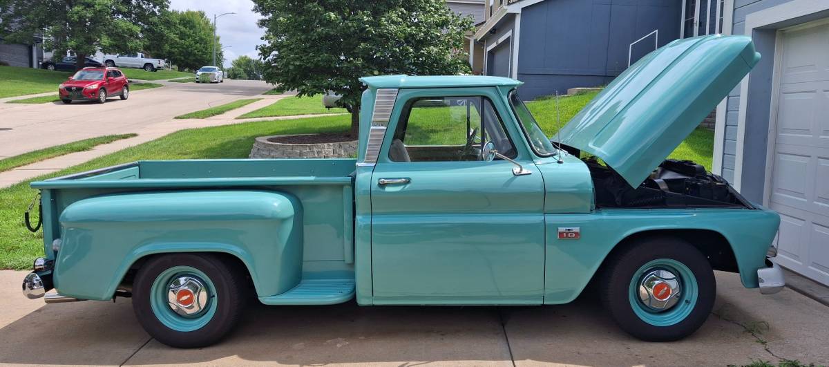 Chevrolet-c10-stepside-1966-green-3