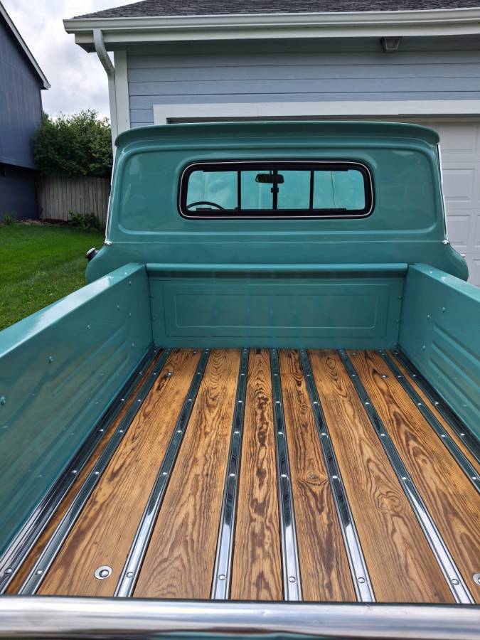 Chevrolet-c10-stepside-1966-green-4