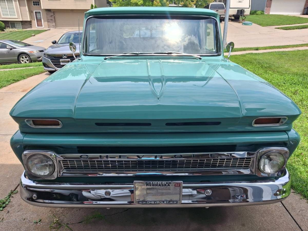 Chevrolet-c10-stepside-1966-green-6