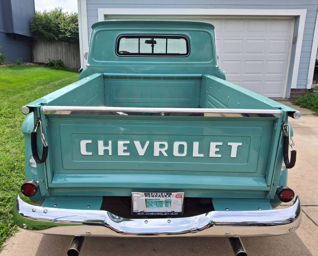 Chevrolet-c10-stepside-1966-green-7