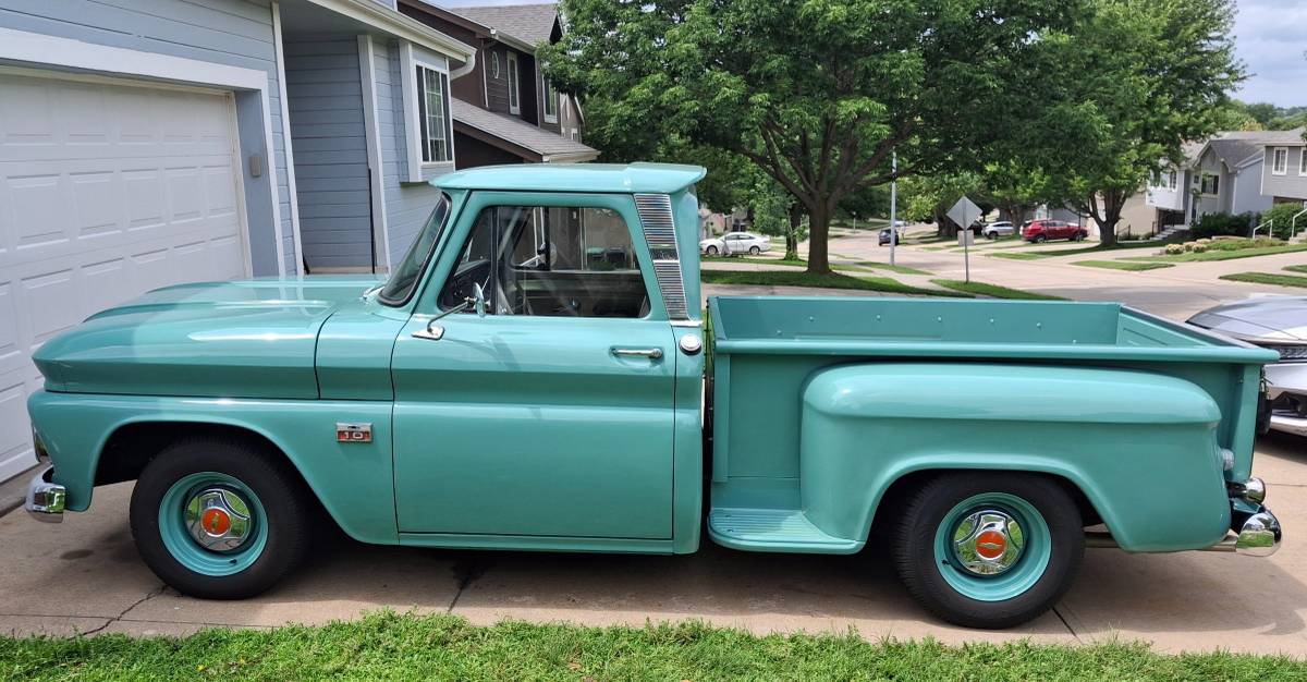 Chevrolet-c10-stepside-1966-green-8