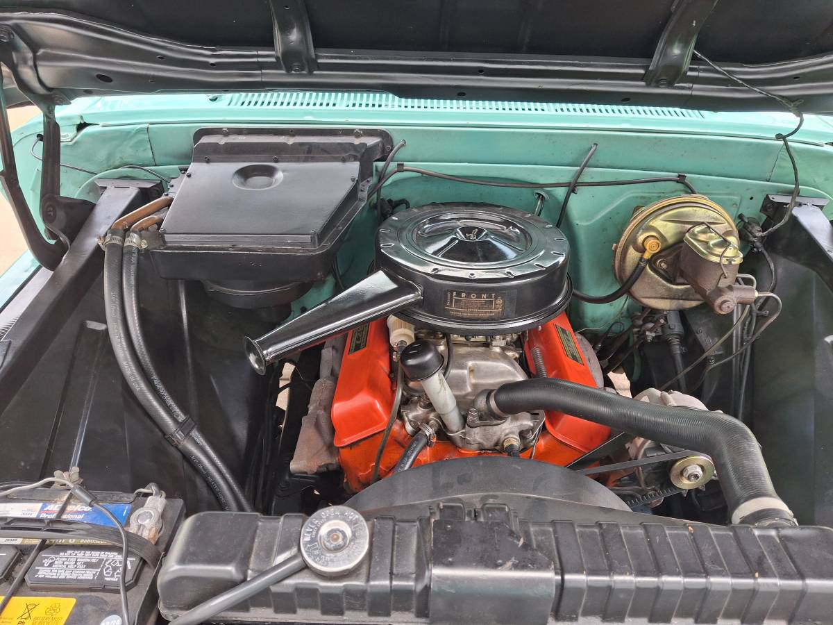 Chevrolet-c10-stepside-1966-green