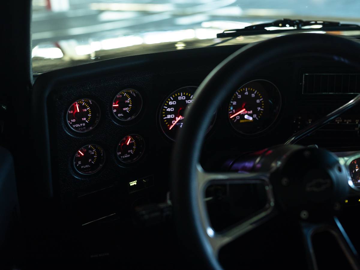Chevrolet-c10-stepside-1975-black-12