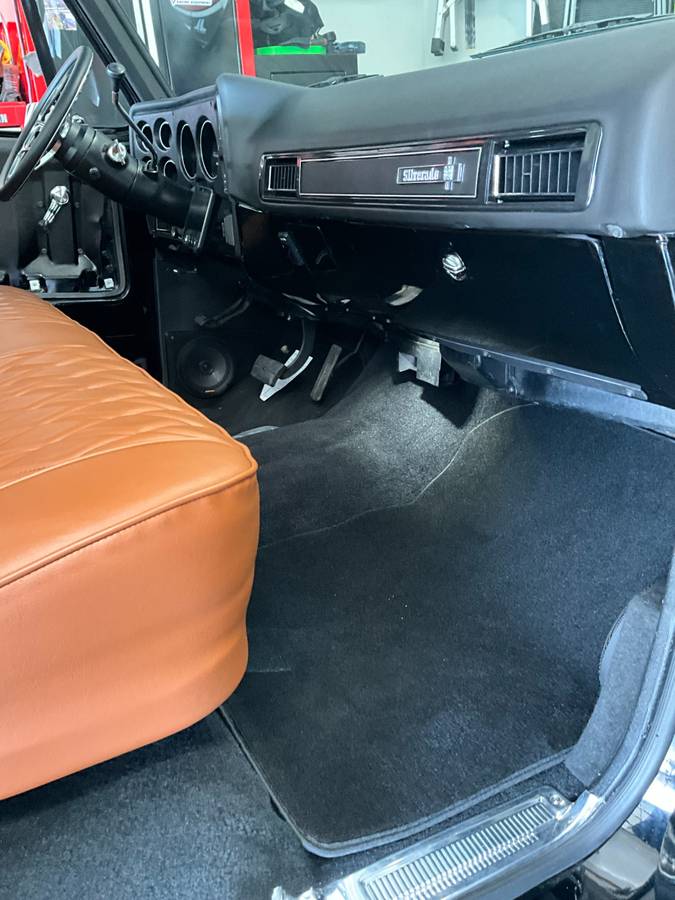 Chevrolet-c10-stepside-1975-black-20