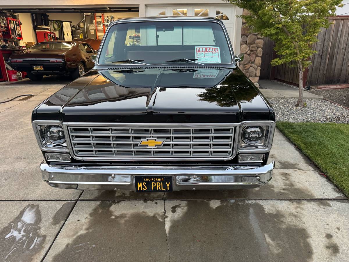 Chevrolet-c10-stepside-1975-black-3