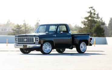 Chevrolet-c10-stepside-1975-black-4