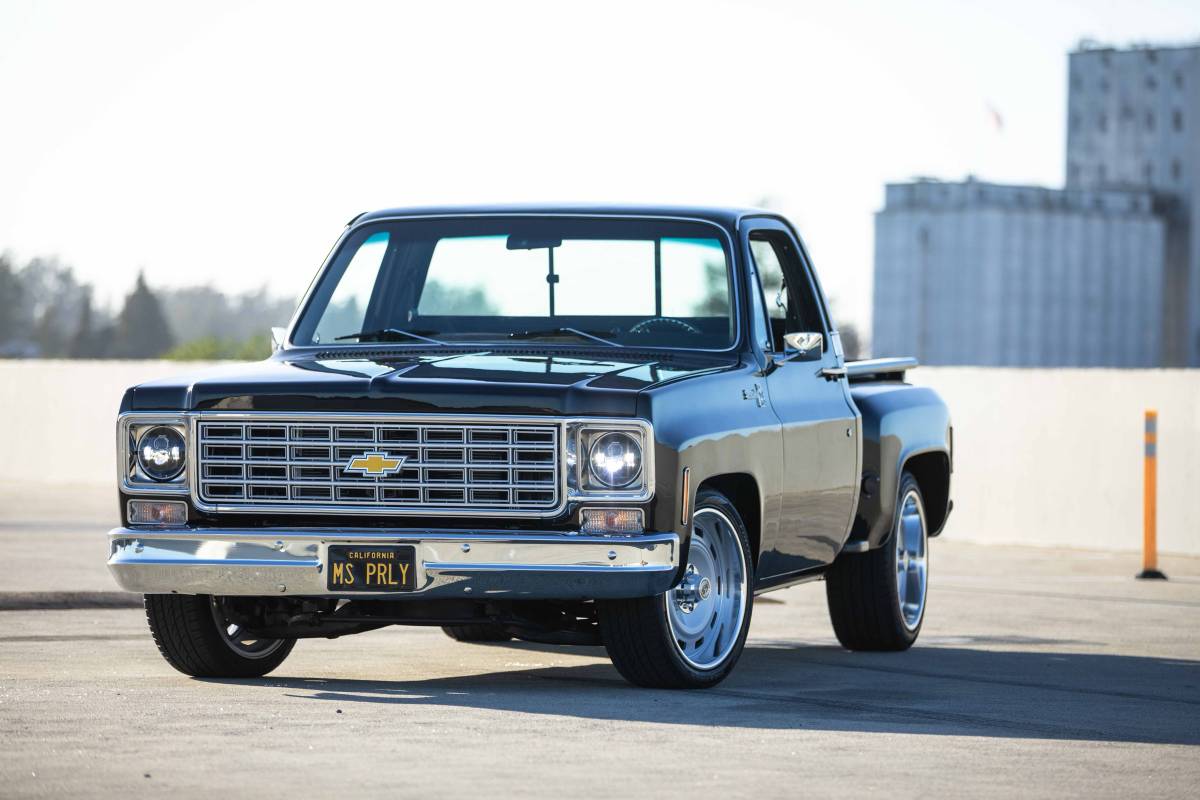 Chevrolet-c10-stepside-1975-black-5