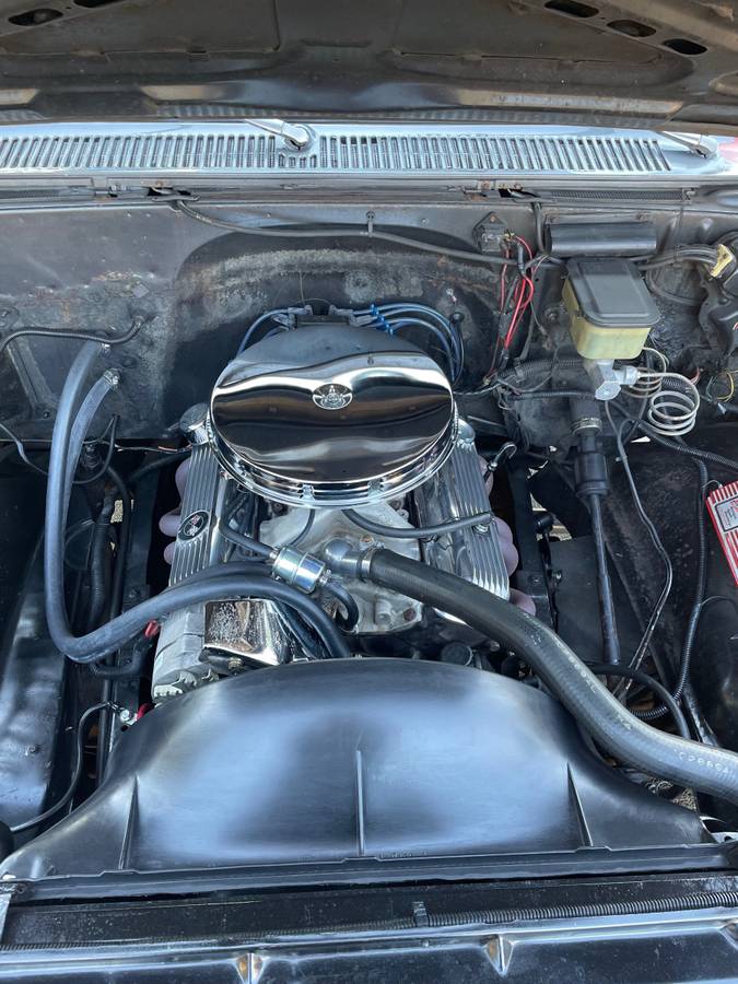 Chevrolet-c10-stepside-1981-custom-12