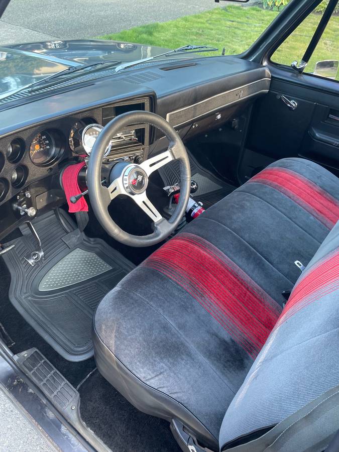 Chevrolet-c10-stepside-1981-custom-18
