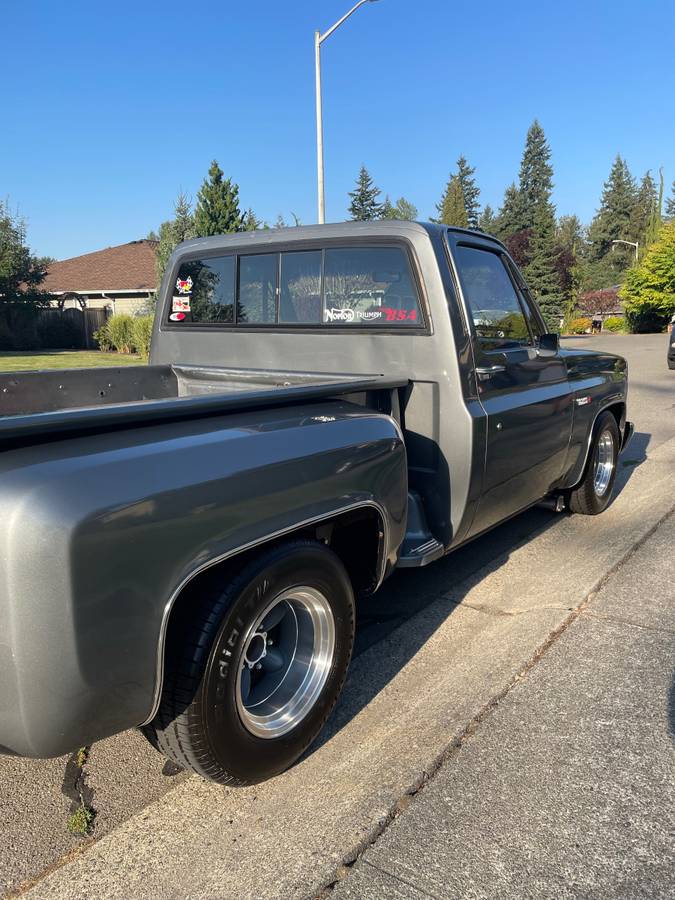 Chevrolet-c10-stepside-1981-custom-7