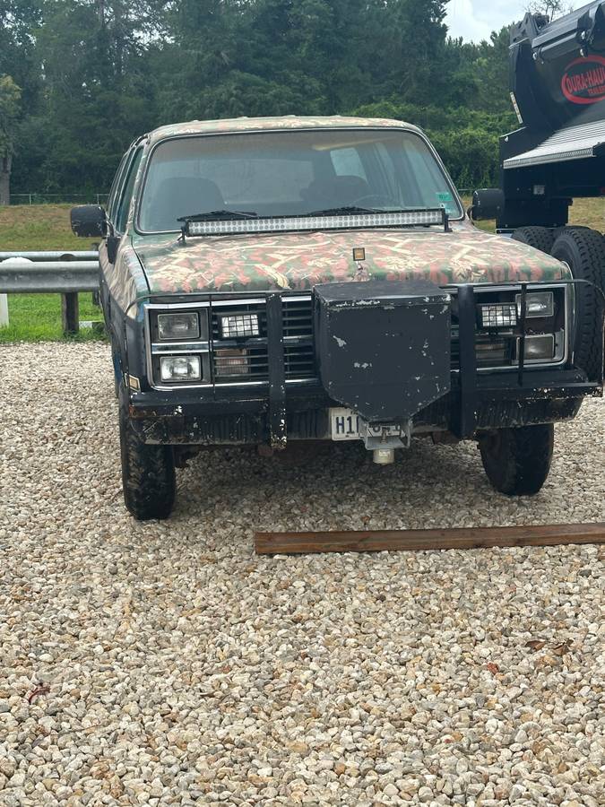 Chevrolet-c10-suburban-silverado-1984-custom-2