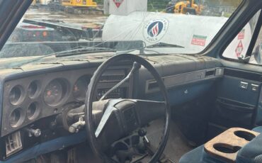 Chevrolet-c10-suburban-silverado-1984-custom-4