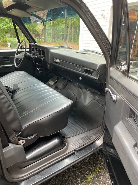 Chevrolet-c10-swb-1985-black-5