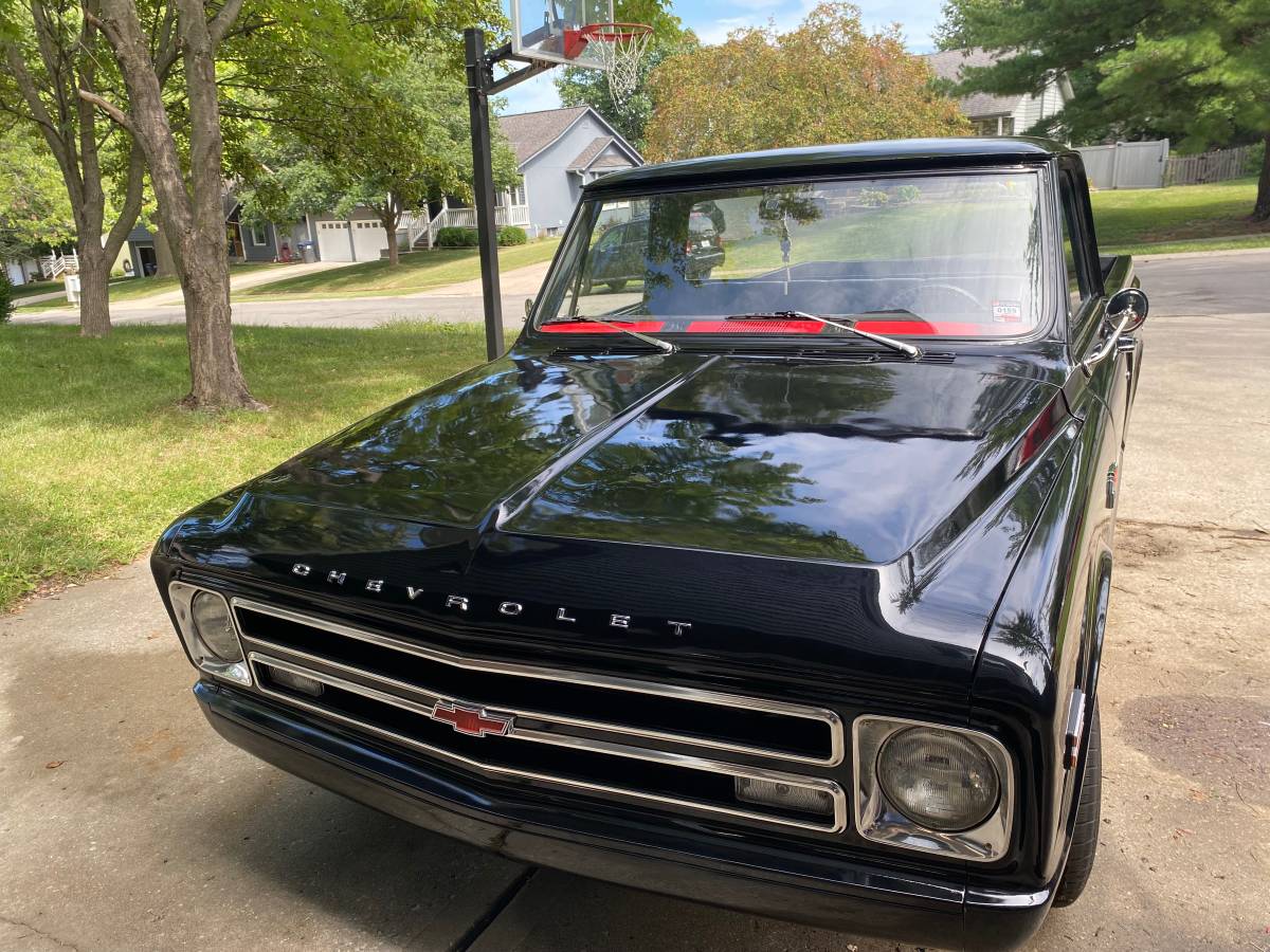 Chevrolet-c10-swb-pickup-1968-black-2