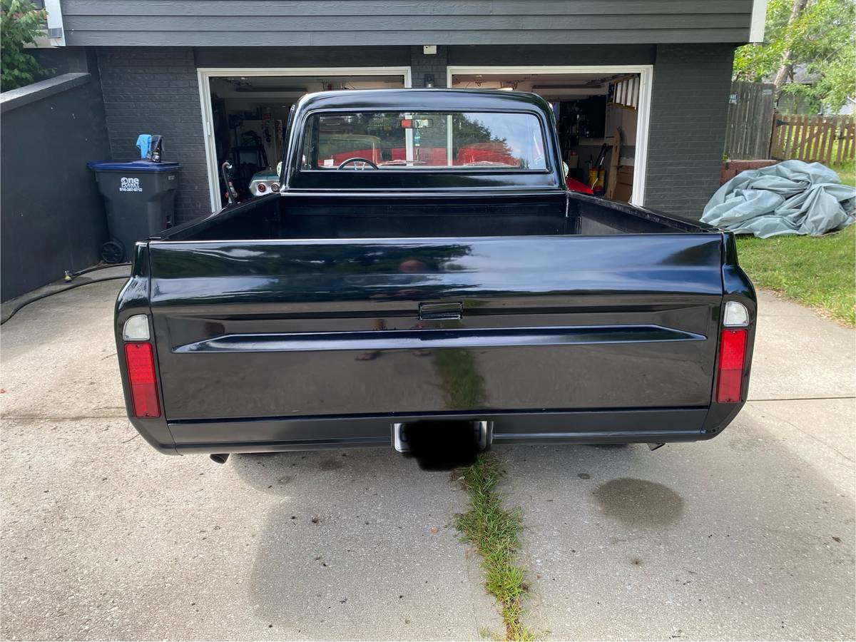 Chevrolet-c10-swb-pickup-1968-black-3
