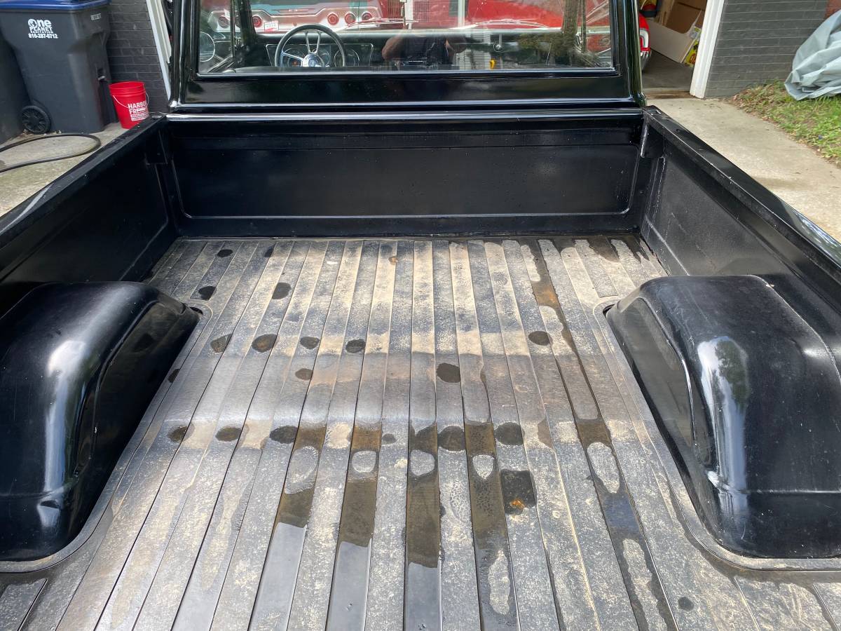 Chevrolet-c10-swb-pickup-1968-black-7