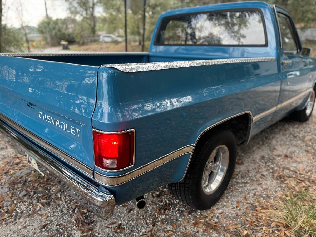 Chevrolet-c10-truck-1981-blue-35