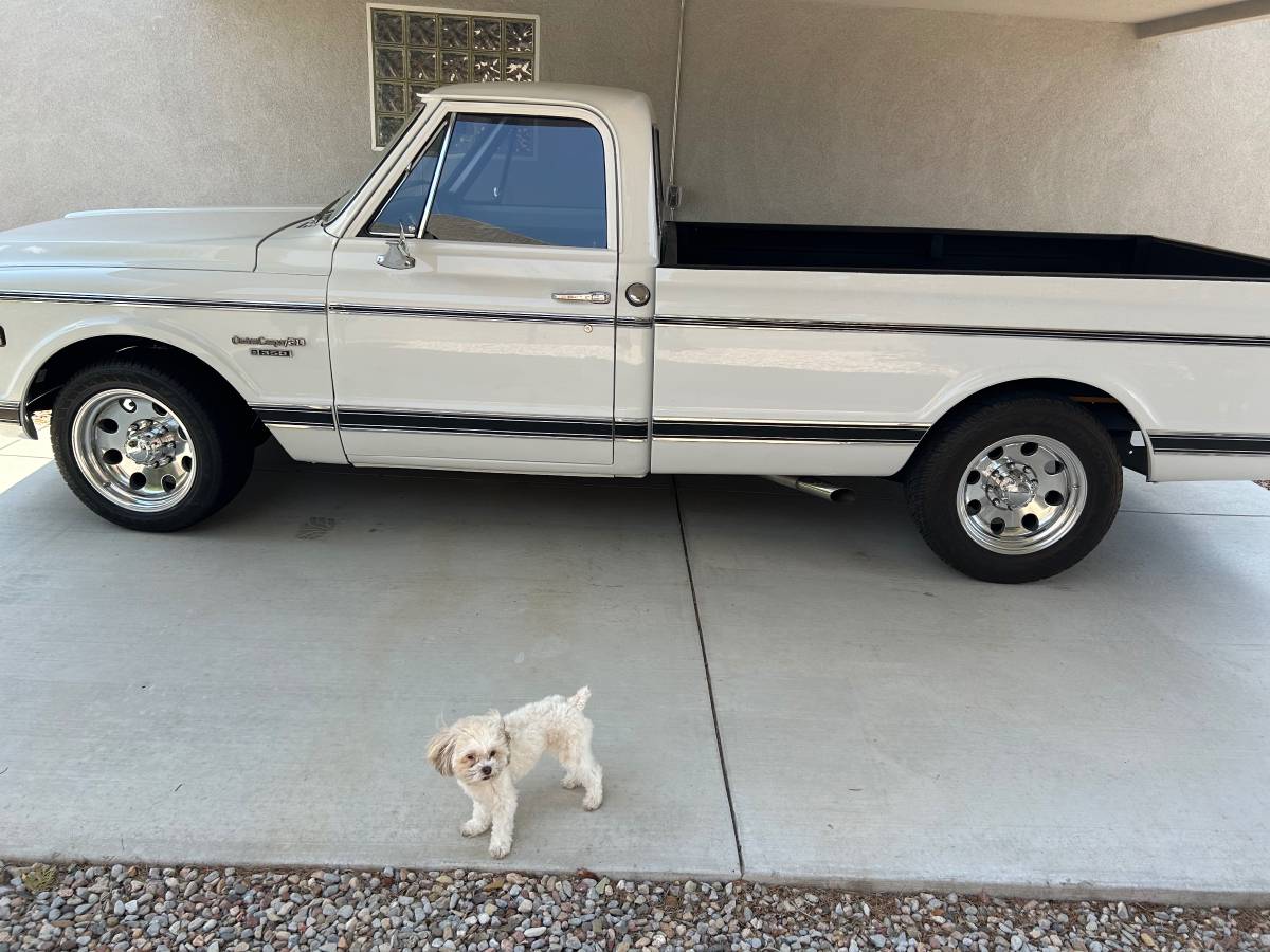 Chevrolet-c20-1969-white-1