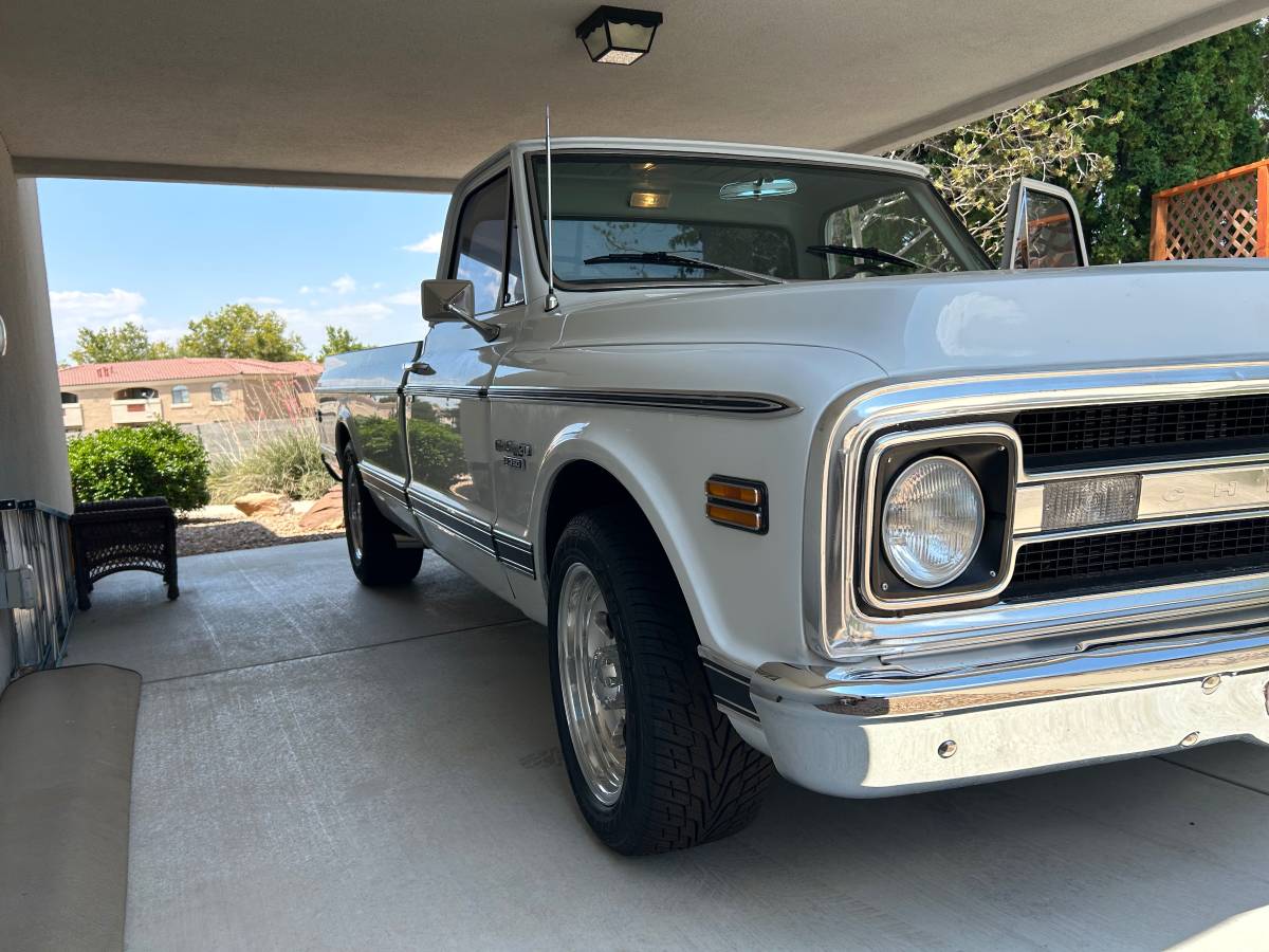 Chevrolet-c20-1969-white-10